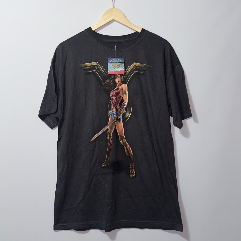 Wonder Woman Gray Graphic shirt mens Size Large(42/44)